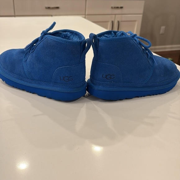 UGG Kids Lace up Boots, NWOT. Gorgeous Color. - Picture 3 of 8